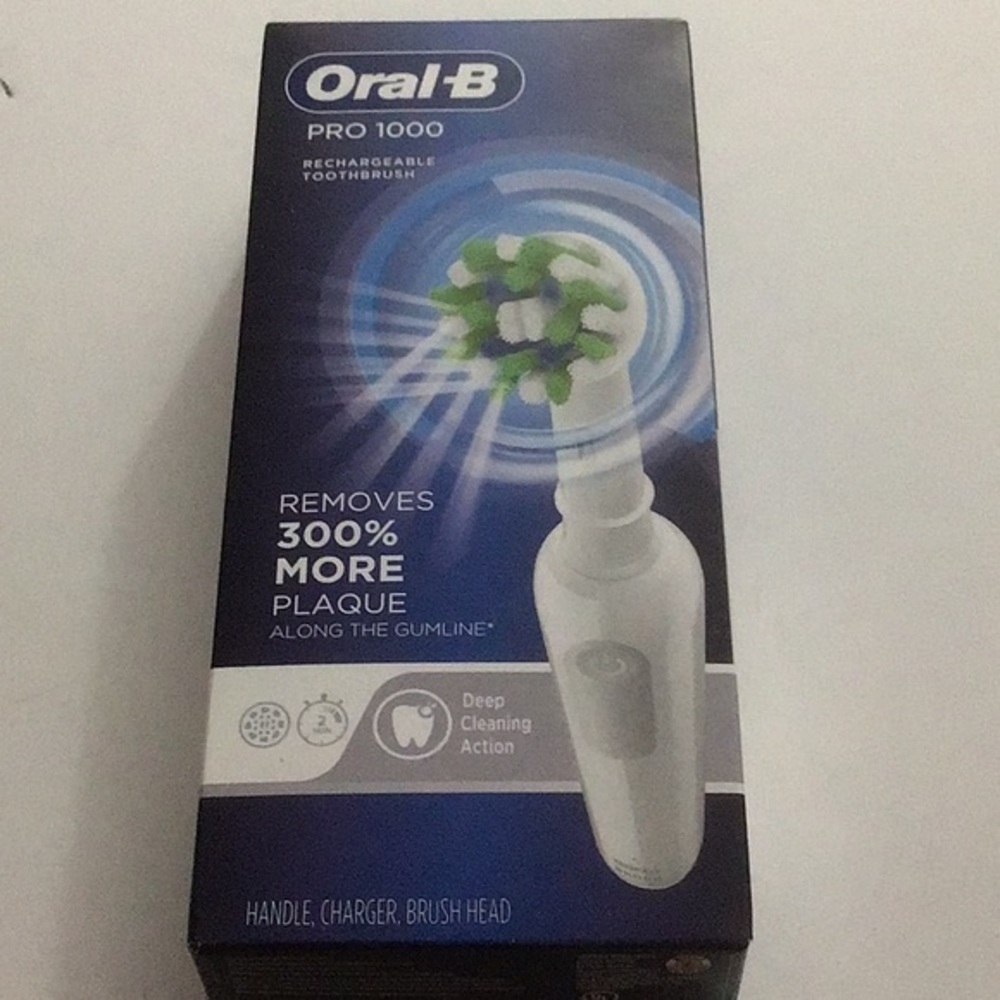 NIB Oral-B Pro 100 Precision Clean Rechargeable Toothbrush